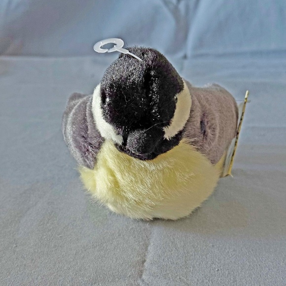 SINGING BIRD, PLAYS REAL BIRD CALLS, BLACK-CAPPED CHICKADEE, 6 L x 4 ½ W x 4 ¾ H - Picture 2 of 13